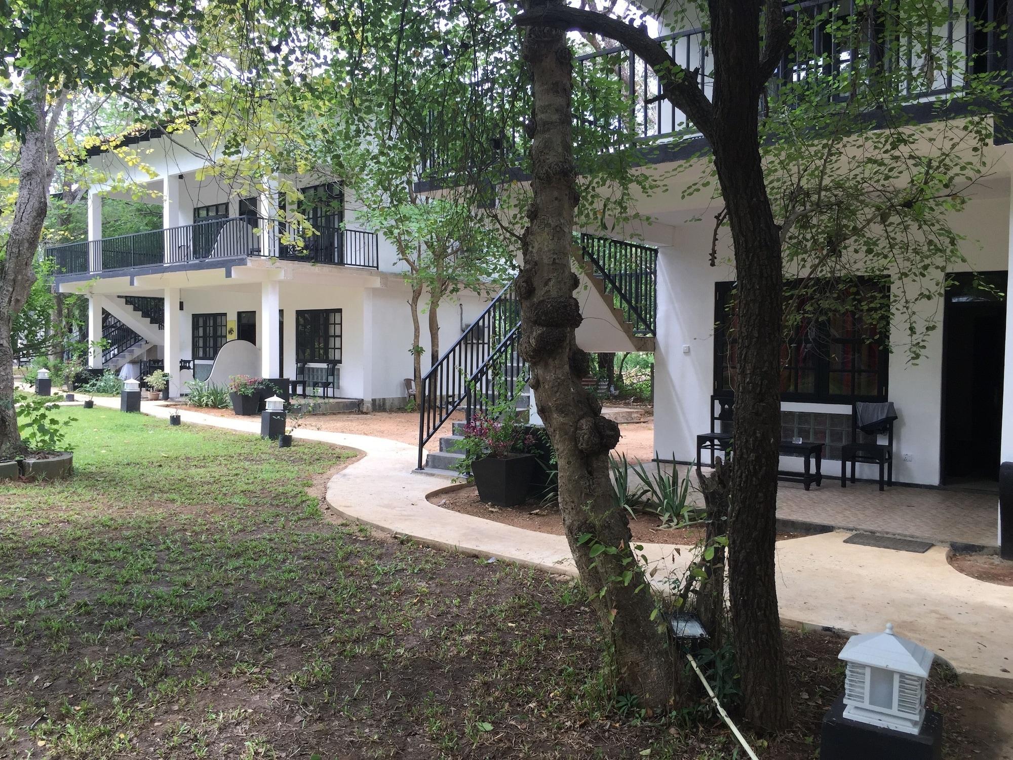 Flower Garden Eco Village Sigiriya Bagian luar foto