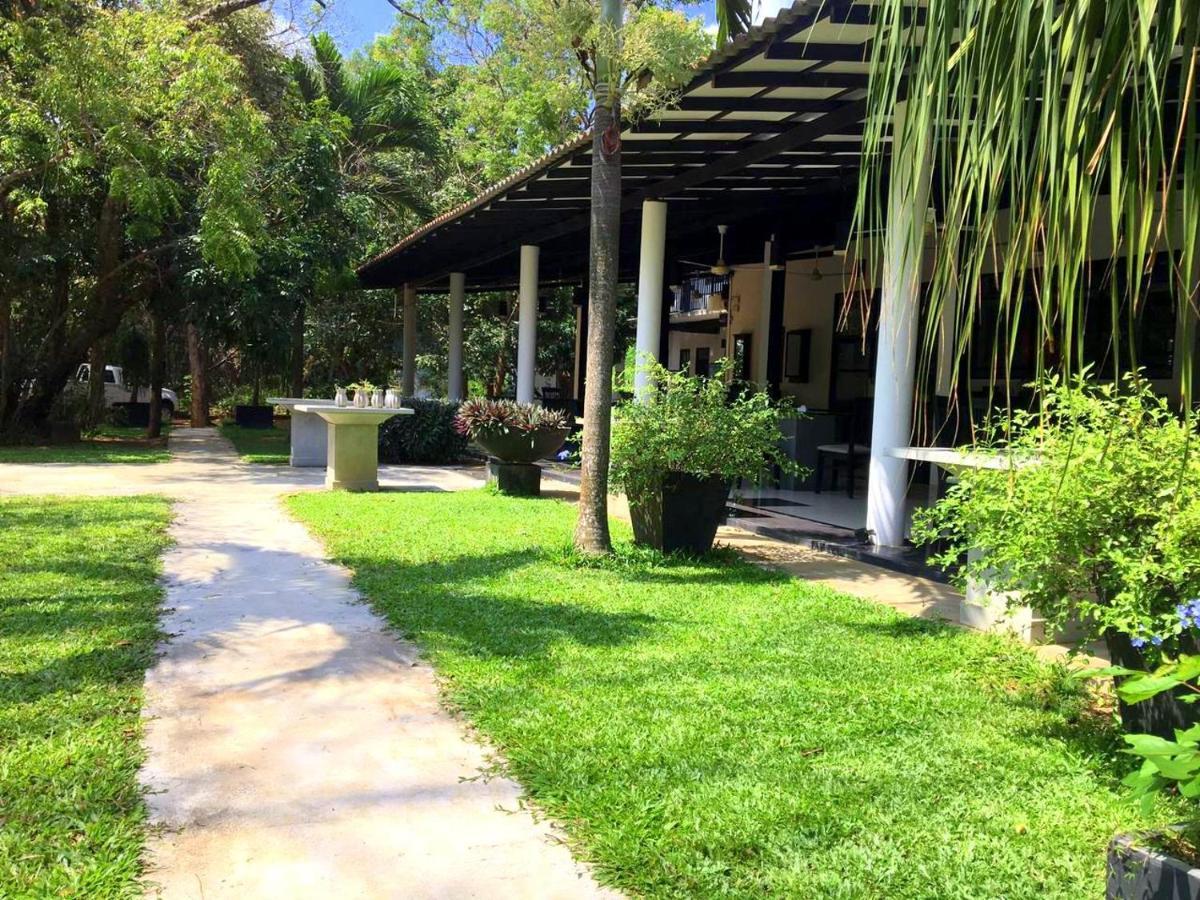Flower Garden Eco Village Sigiriya Bagian luar foto